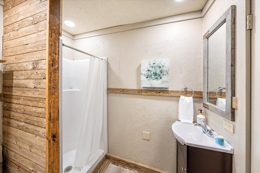 More Photos Of 7000 Graves Creek Rd, Lolo Bar For Sale