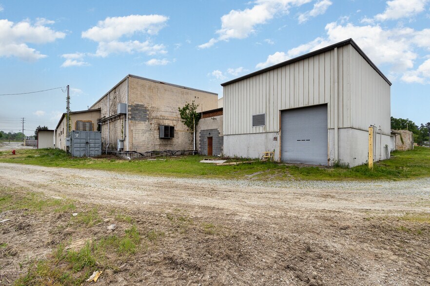 More Photos Of 2300 Old Durham Rd, Roxboro Warehouse For Lease