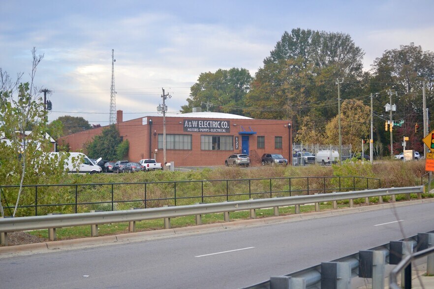 More Photos Of 127 W 28th St, Charlotte Warehouse For Lease