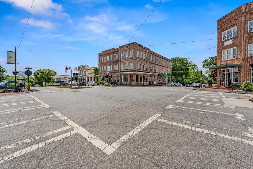 More Photos Of 252 Seavy St, Senoia Hospitality For Sale