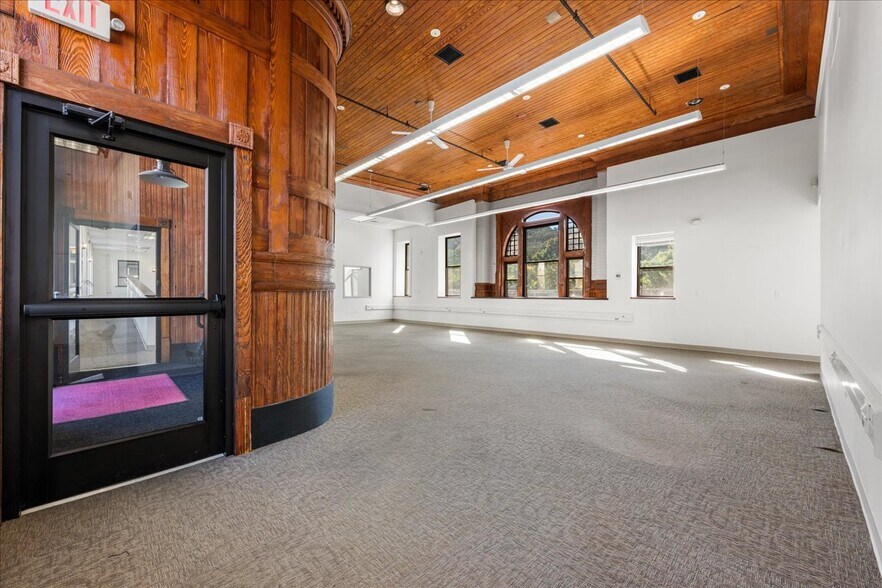 More Photos Of 10 Railroad Pl, Norwich Flex For Lease