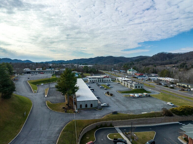 More Photos Of 1241 Volunteer Pky, Bristol Unknown For Lease