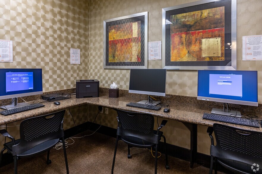 More Photos Of 7611 Katy Fwy, Houston Hotel For Sale