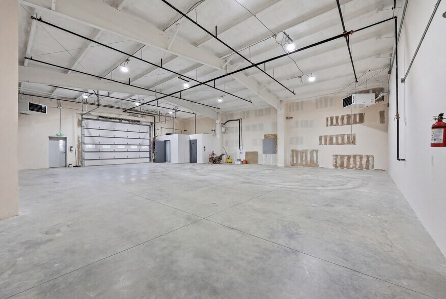 More Photos Of 5275 Adams St, Denver Warehouse For Lease