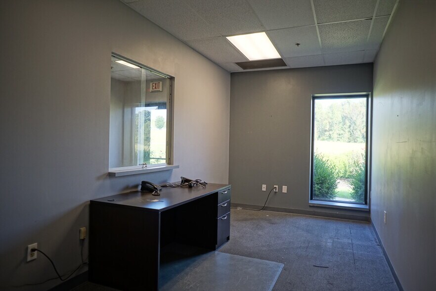 More Photos Of 850 Industrial Rd, Madisonville Manufacturing For Lease