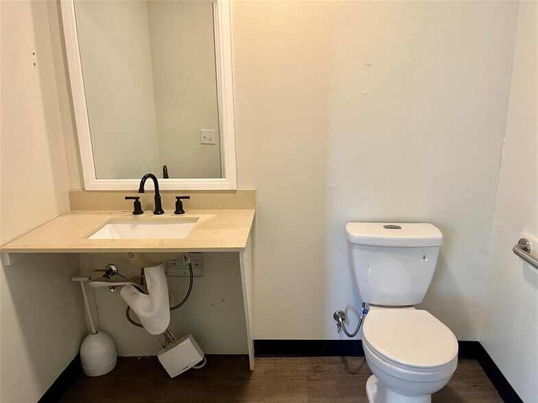 More Photos Of 2901 E Highway 37, Tuttle Flex For Sale