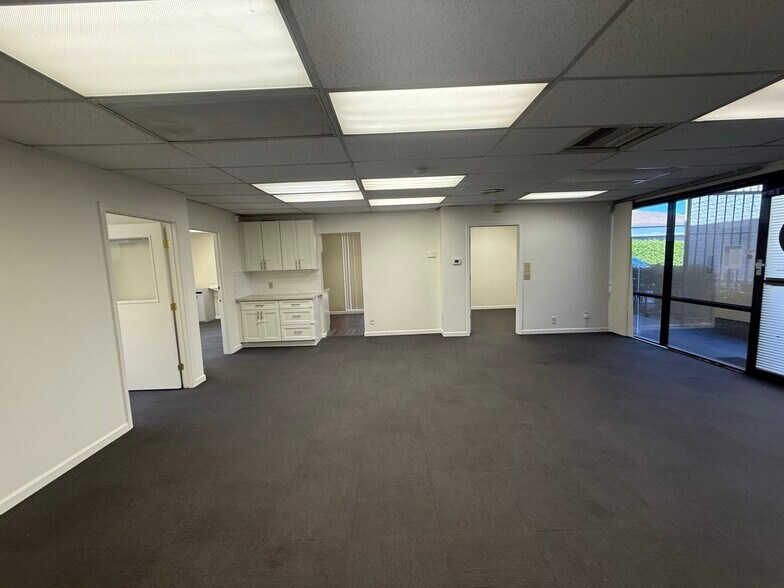 More Photos Of 5637 N Pershing Ave, Stockton Medical For Sale