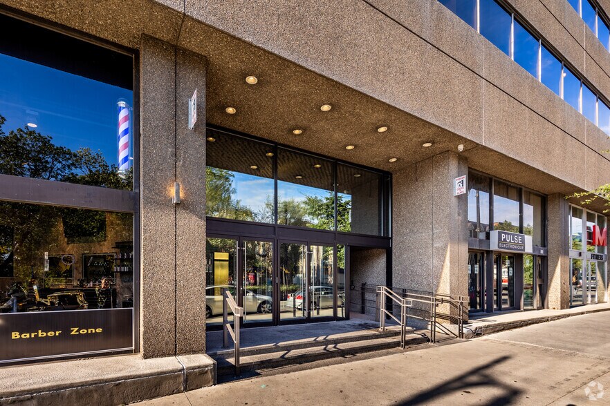 More Photos Of 4200-4226 Boul Saint-Laurent, Montréal Office For Lease