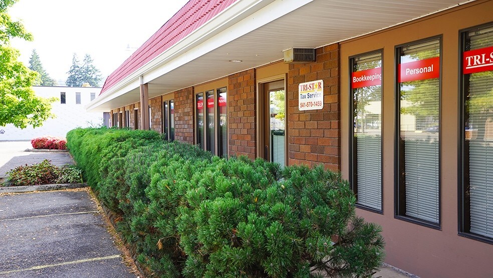 More Photos Of 1780-1790 S Main St, Lebanon Office For Sale