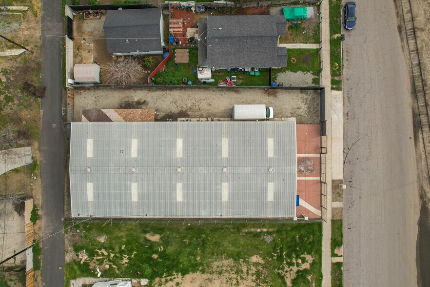 More Photos Of 814 Jackson St, Bakersfield Warehouse For Lease