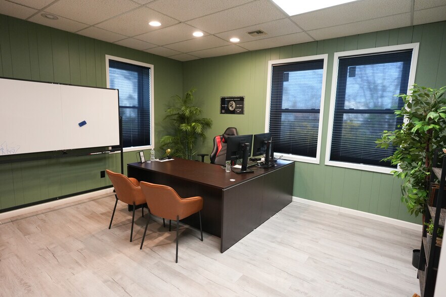 More Photos Of 38 Church St, Patchogue Loft Creative Space For Lease