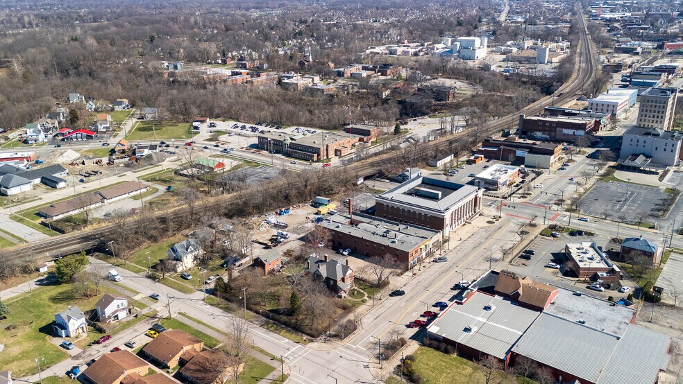 More Photos Of 633 Broad St, Elyria Office Residential For Sale