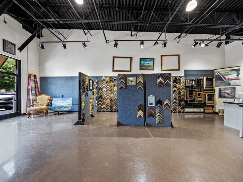 More Photos Of 1829 Hendersonville Rd, Asheville Unknown For Lease