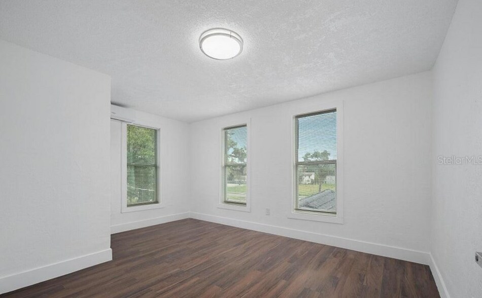 More Photos Of 934 S Ridgewood Ave, Daytona Beach Sorority Fraternity House For Sale