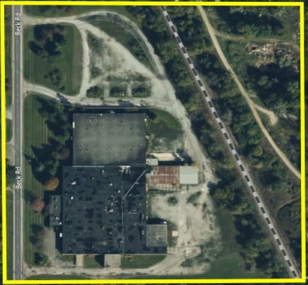 More Photos Of 651 Beck St, Jonesville Warehouse For Lease