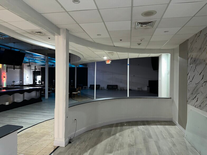 More Photos Of 6401-6445 Raleigh St, Orlando Freestanding For Lease