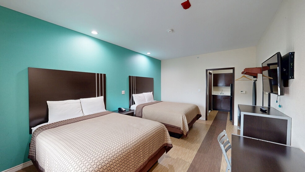 More Photos Of 5525 7th St, Bay City Hotel For Sale