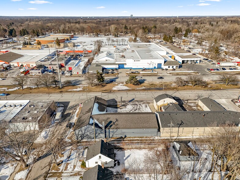 More Photos Of 26289 W Eight Mile Rd, Redford Township Manufacturing For Lease