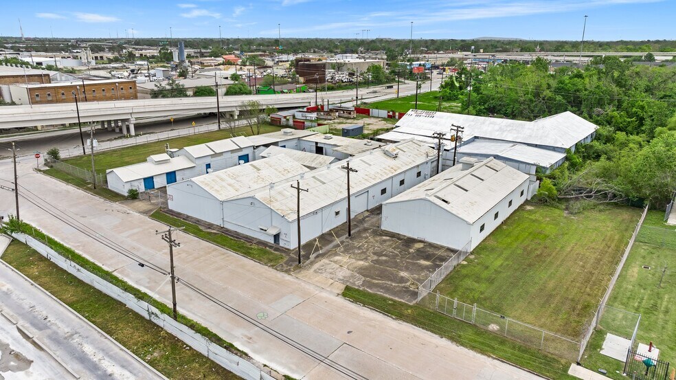 More Photos Of 3314 Carr St, Houston Manufacturing For Sale