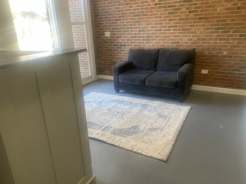 More Photos Of 305 E Arch St, Lancaster Light Distribution For Sale