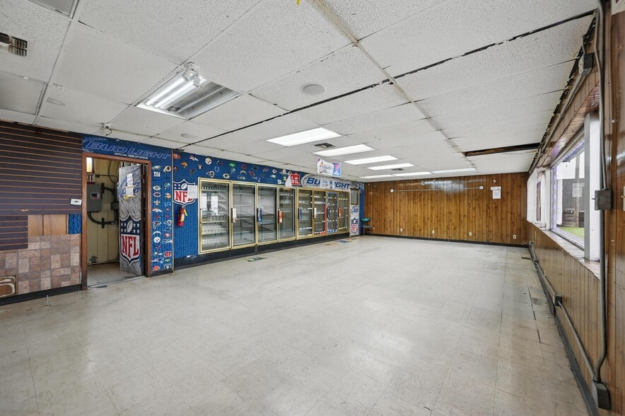 More Photos Of 100 S Kaufman St, Ennis Freestanding For Sale