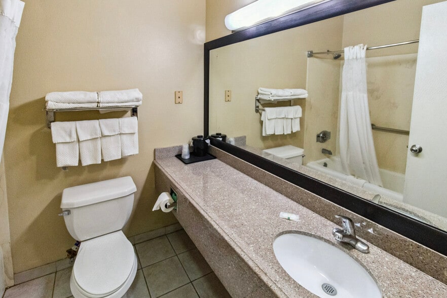 More Photos Of 17550 Northwest Fwy, Houston Hotel For Sale