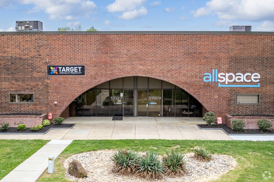 More Photos Of 1707-1709 Imperial Way, Thorofare Warehouse For Lease