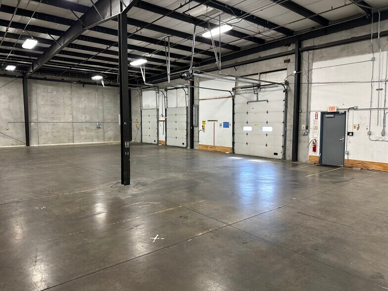 More Photos Of 2111 E 17th St, Des Moines Warehouse For Sale