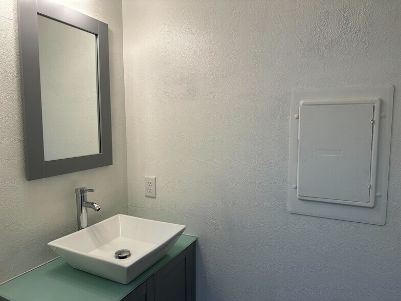 More Photos Of 110 Civic Center Dr, Vista Office For Sale