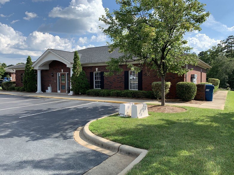 More Photos Of 3030 Senna Dr, Matthews Office For Lease