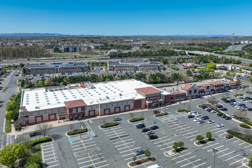 More Photos Of 43670 Greenway Corporate Dr, Ashburn General Retail For Lease