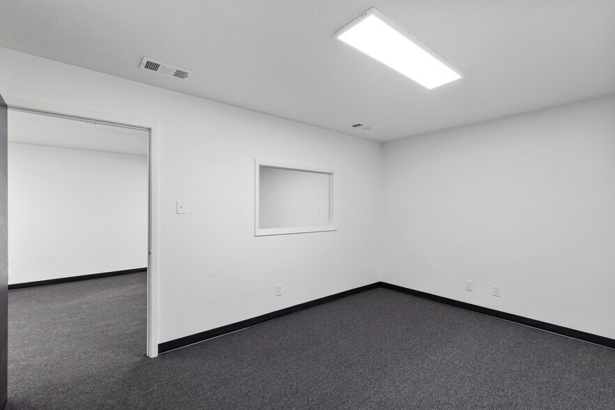 More Photos Of 3623-3625 E Vickery Blvd, Fort Worth Warehouse For Sale