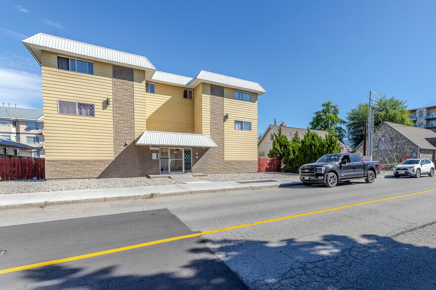 More Photos Of 157 Wade Av W, Penticton Apartments For Sale