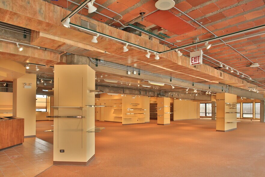 More Photos Of 557 W Polk St, Chicago Research And Development For Lease