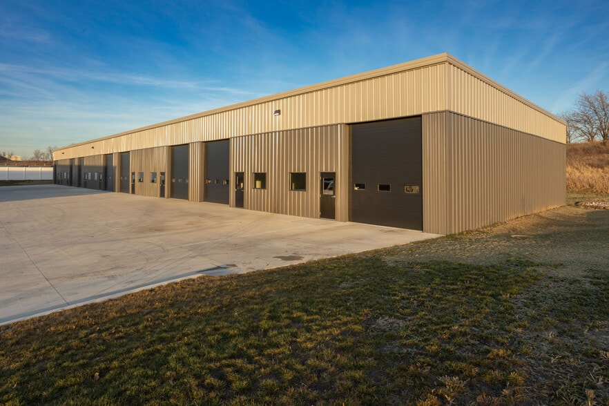 More Photos Of 2826 Hyatt Cir, Ames Flex For Sale