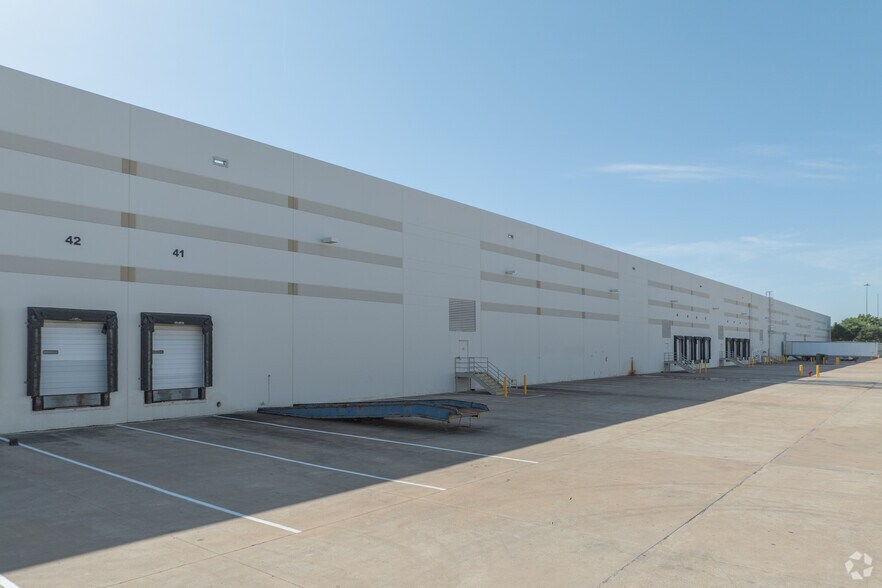 More Photos Of 3501 Sandshell Dr, Fort Worth Warehouse For Lease