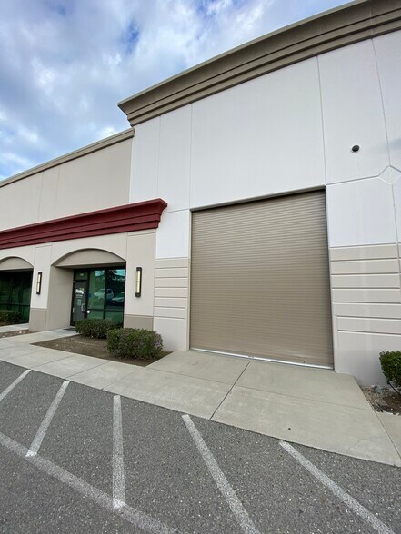 More Photos Of 8417 Washington Blvd, Roseville Warehouse For Lease