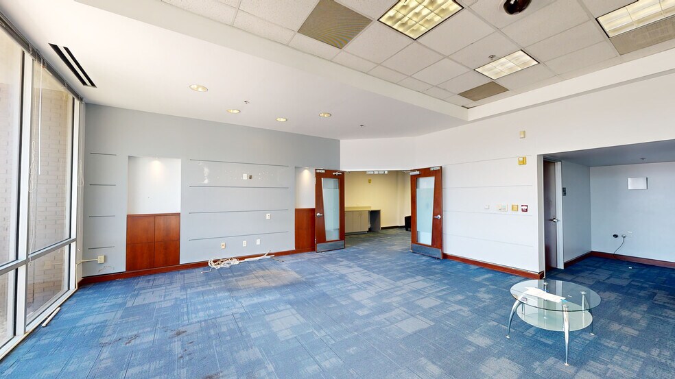 More Photos Of 1720 Lakepointe Dr, Lewisville Light Distribution For Lease