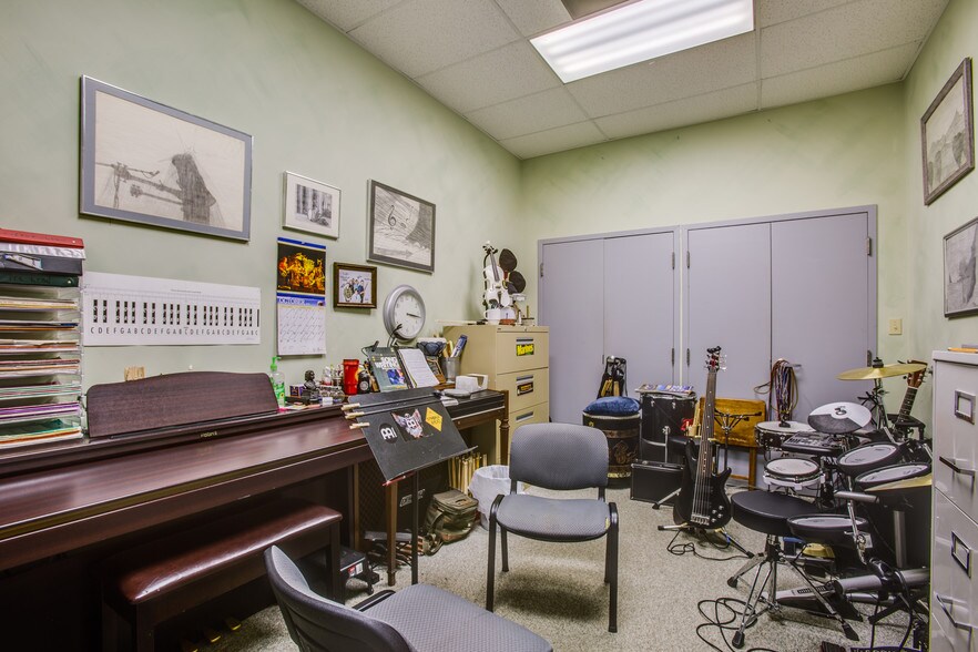 More Photos Of 1498 Central Park Blvd, Fredericksburg Freestanding For Sale