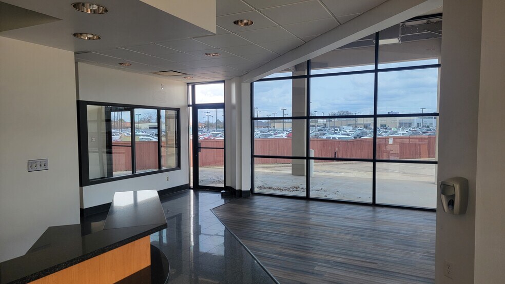 More Photos Of 8727 Business Park Dr, Shreveport Auto Dealership For Lease