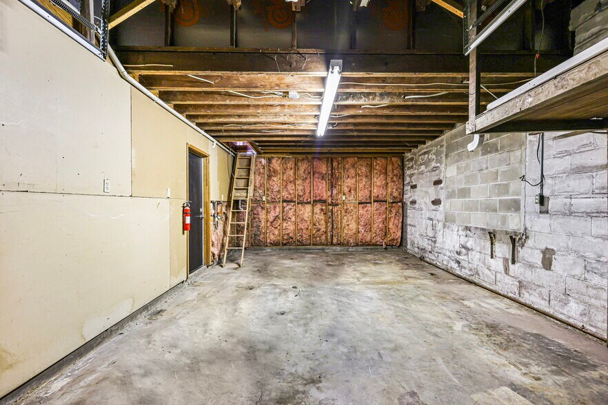 More Photos Of 11 S 2nd St, Festus Office For Sale