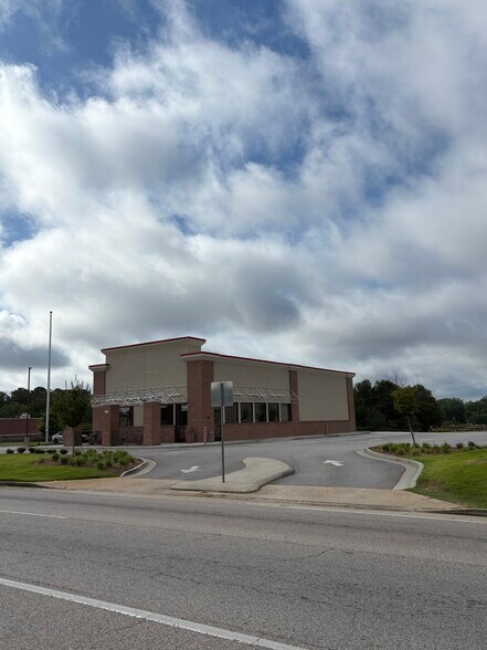 More Photos Of 138 Commerce Ave, Lagrange Fast Food For Sale