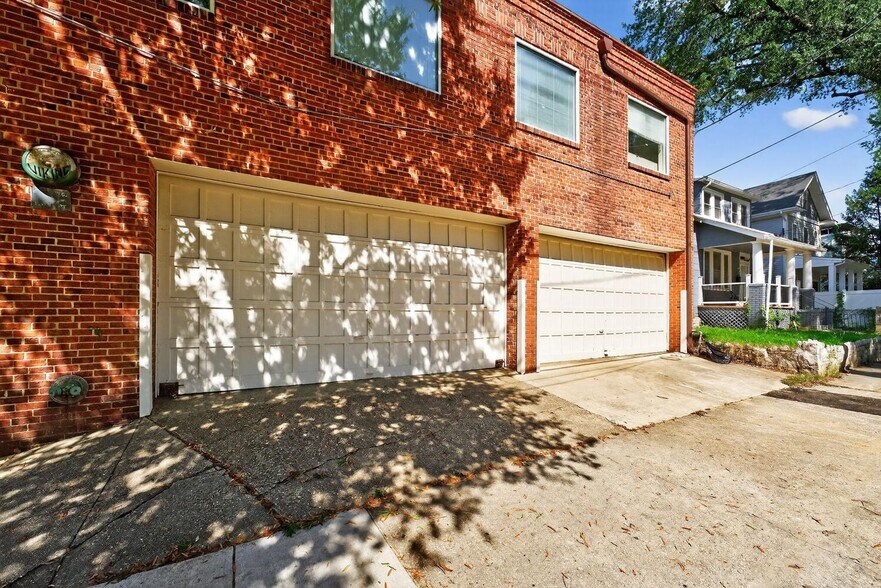 More Photos Of 606 Raleigh Pl SE, Washington Flex For Sale