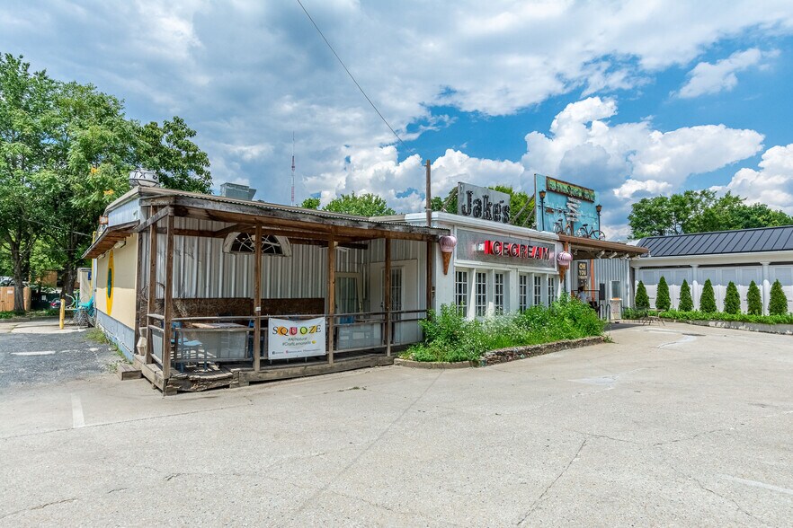 More Photos Of 660 Irwin St NE, Atlanta General Retail For Lease