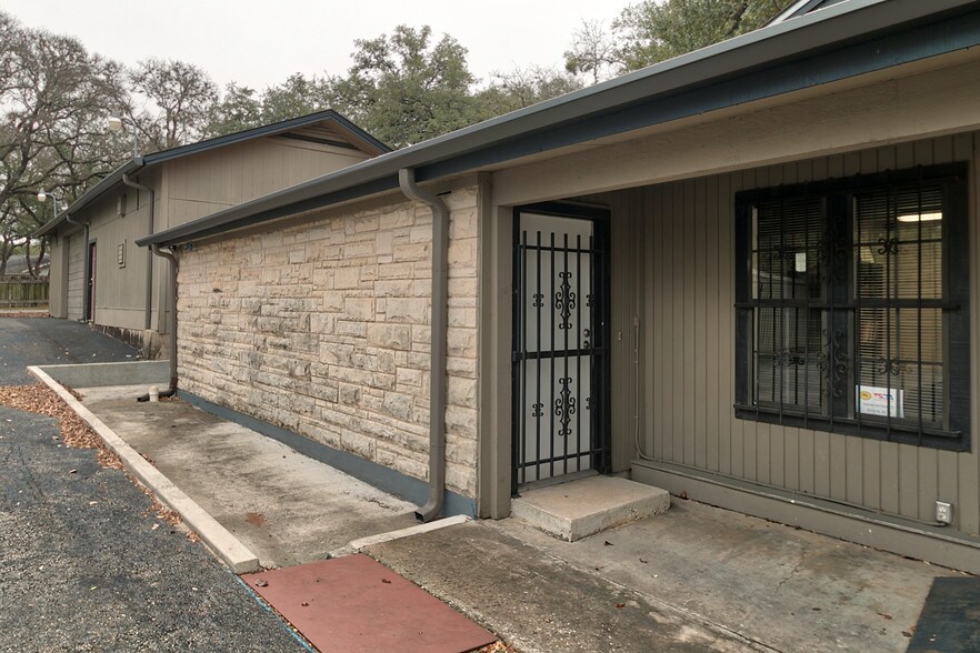 More Photos Of 8411 N Interstate 35, Austin Office For Lease