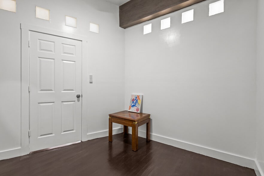 More Photos Of 116 Calverley St, Providence Storefront For Sale