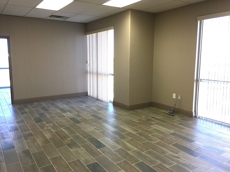 More Photos Of 4455 W Sunset Rd, Las Vegas Manufacturing For Lease