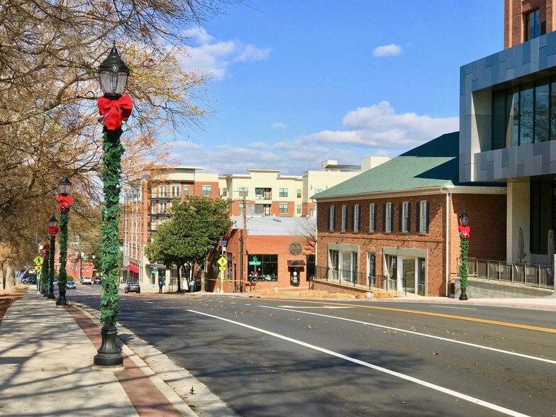 More Photos Of 480 N Thomas St, Athens Storefront For Lease