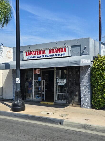 Primary Photo Of 1611 S Main St, Santa Ana Storefront For Lease