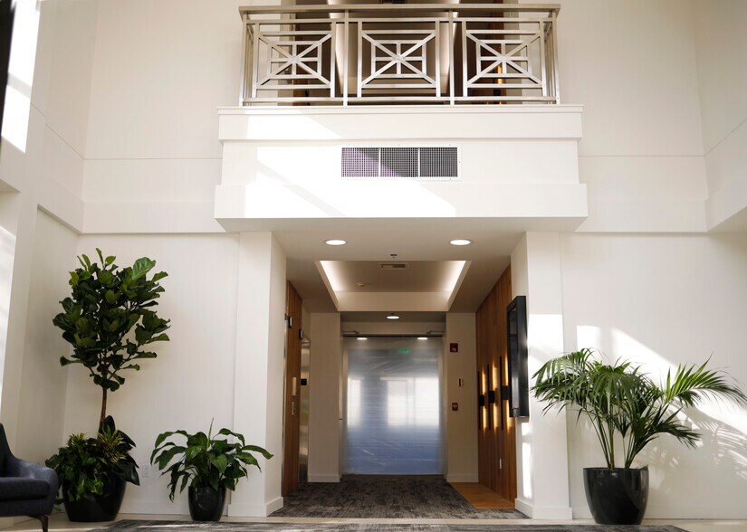 More Photos Of 11250 Kirkland Way, Kirkland Office For Lease